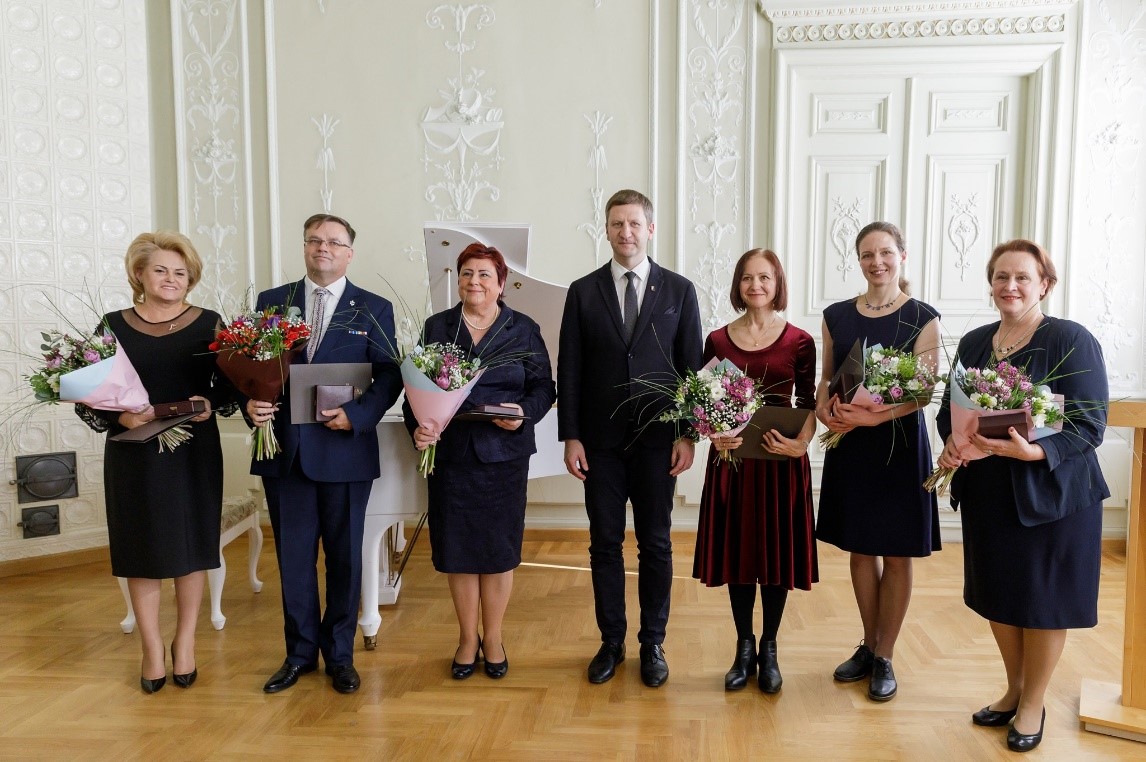 Visi laureatai su Kultūros ministru. Liudo Masio nuotr.